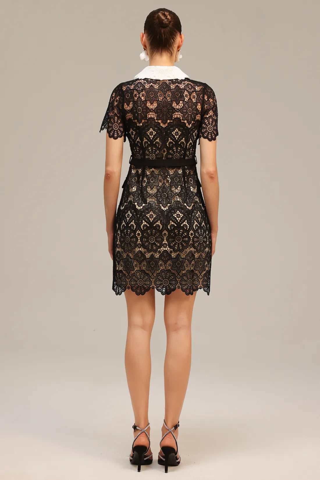 Kassy Yaka Kısa Kollu Dantel Mini Elbise