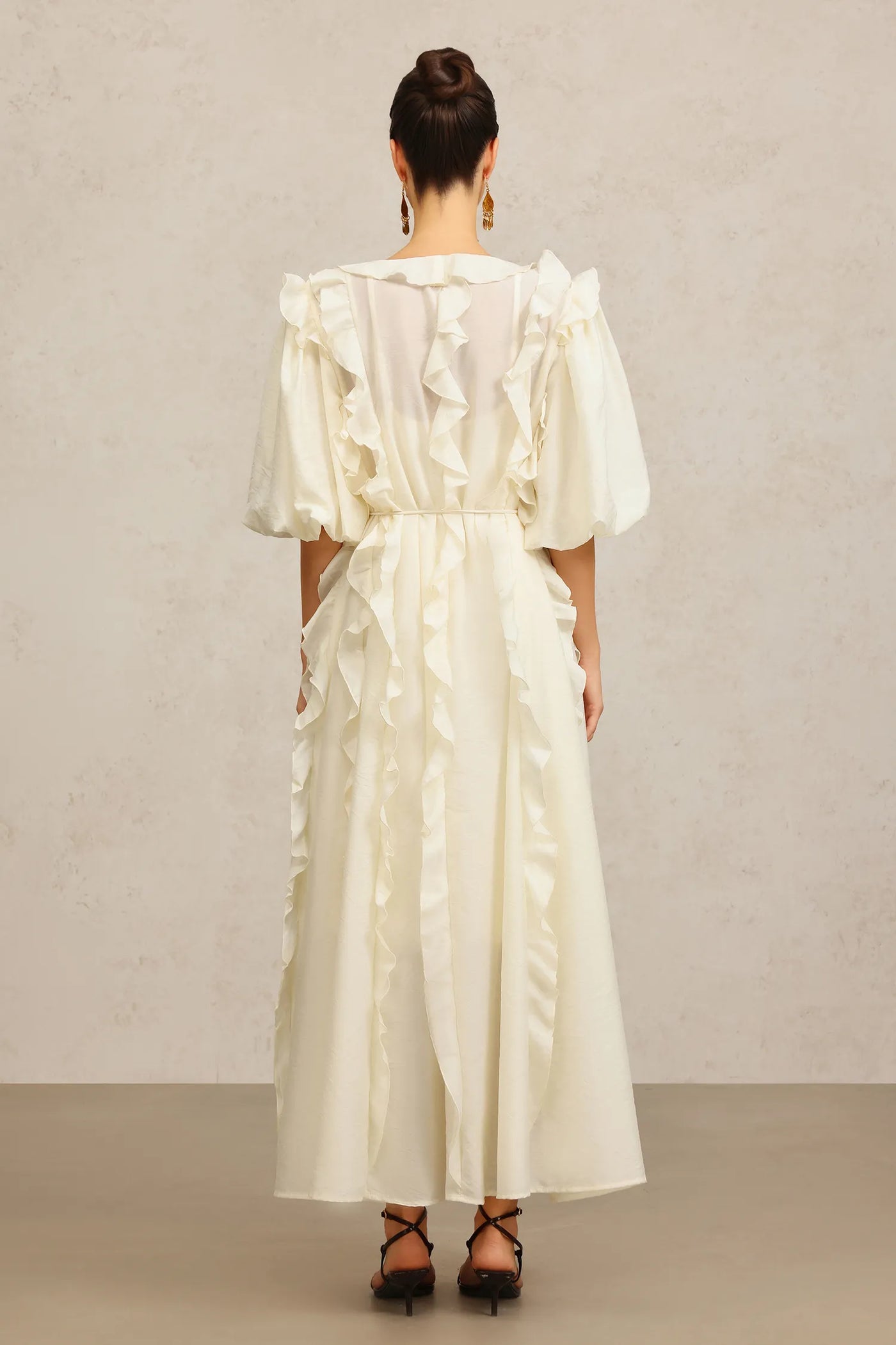 Wika Dirsek Kollu Kıvrımlı Bej Uzun Elbise