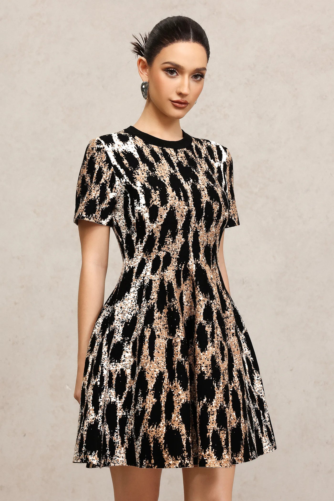 Indi Kısa Kollu Leopar Desenli Mini Elbise