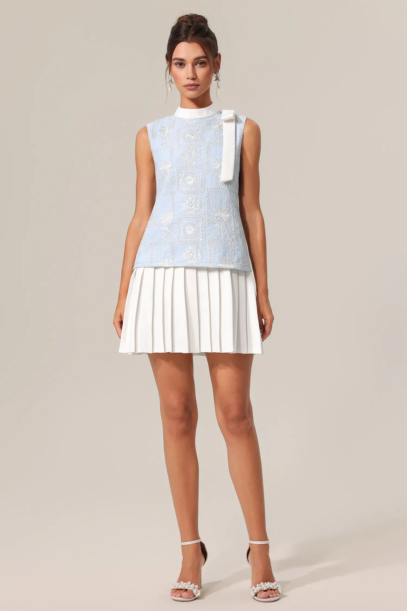 Özel Tasarım Fiyonk Nakışlı Katlı Mini Elbise