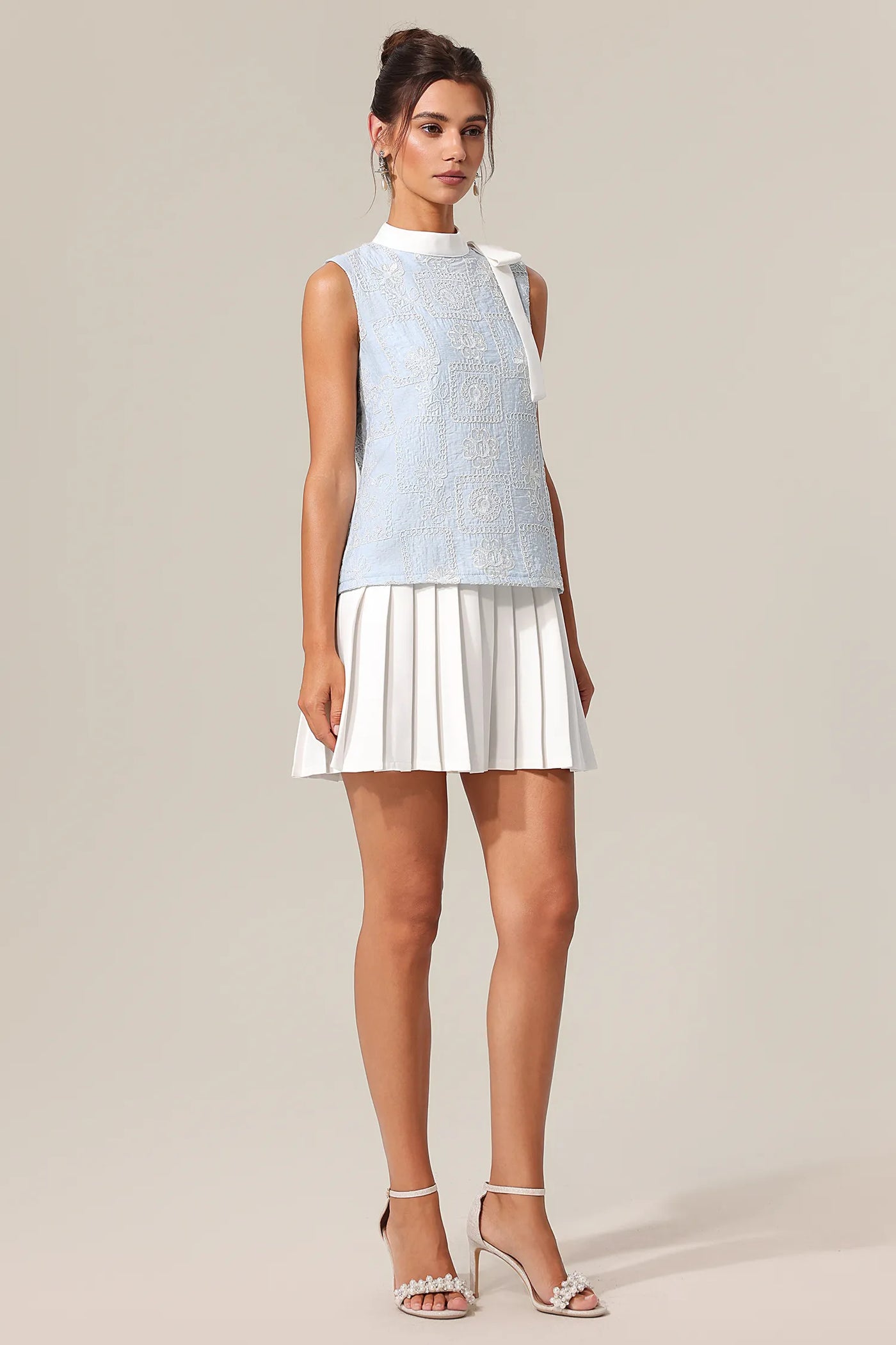 Özel Tasarım Fiyonk Nakışlı Katlı Mini Elbise