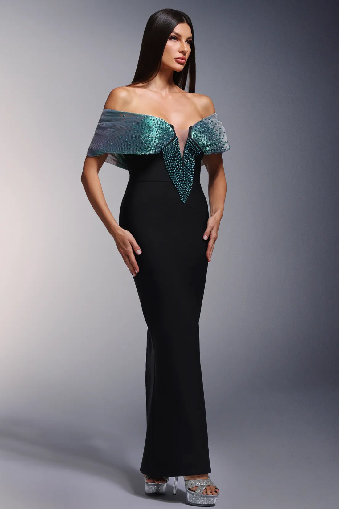 Dorie Derin V Yaka Bandaj Omuz Açık İnci Uzun Elbise