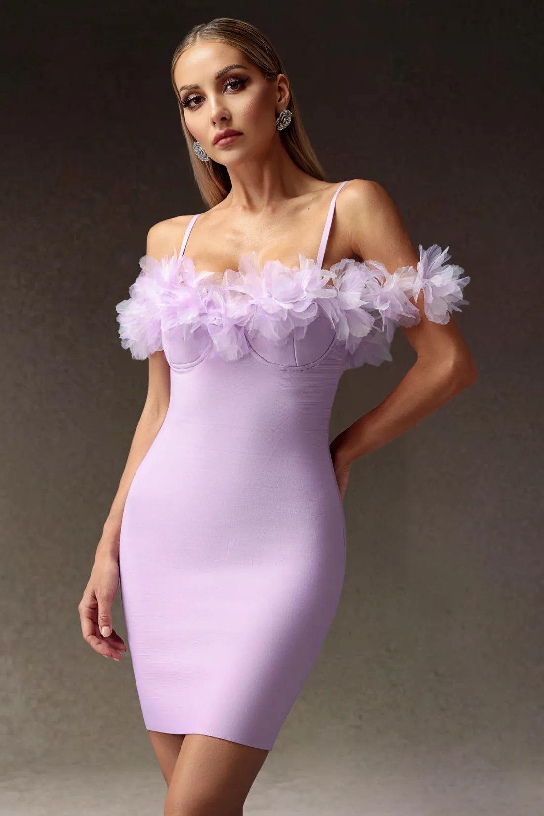 Verney Kolsuz Omuzdan Açık Çiçekli Bandaj Mini Elbise