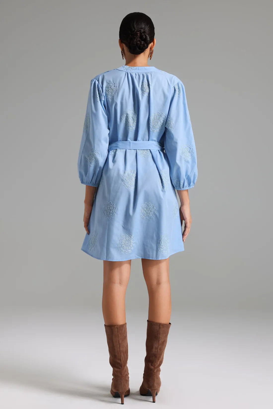 Lionce İşlemeli Kemerli Elbise