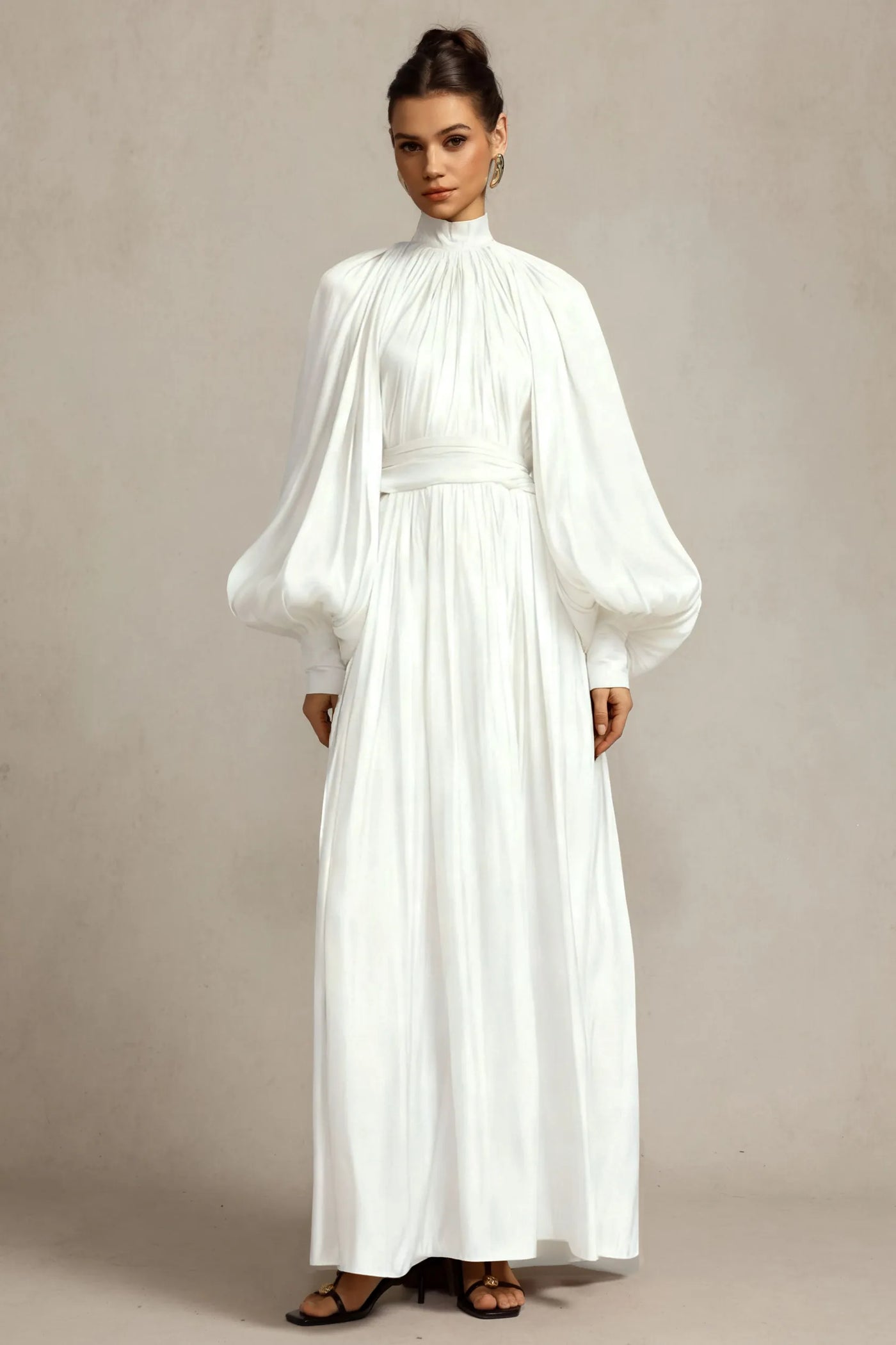 Kuhany Katlı Beyaz Uzun Elbise