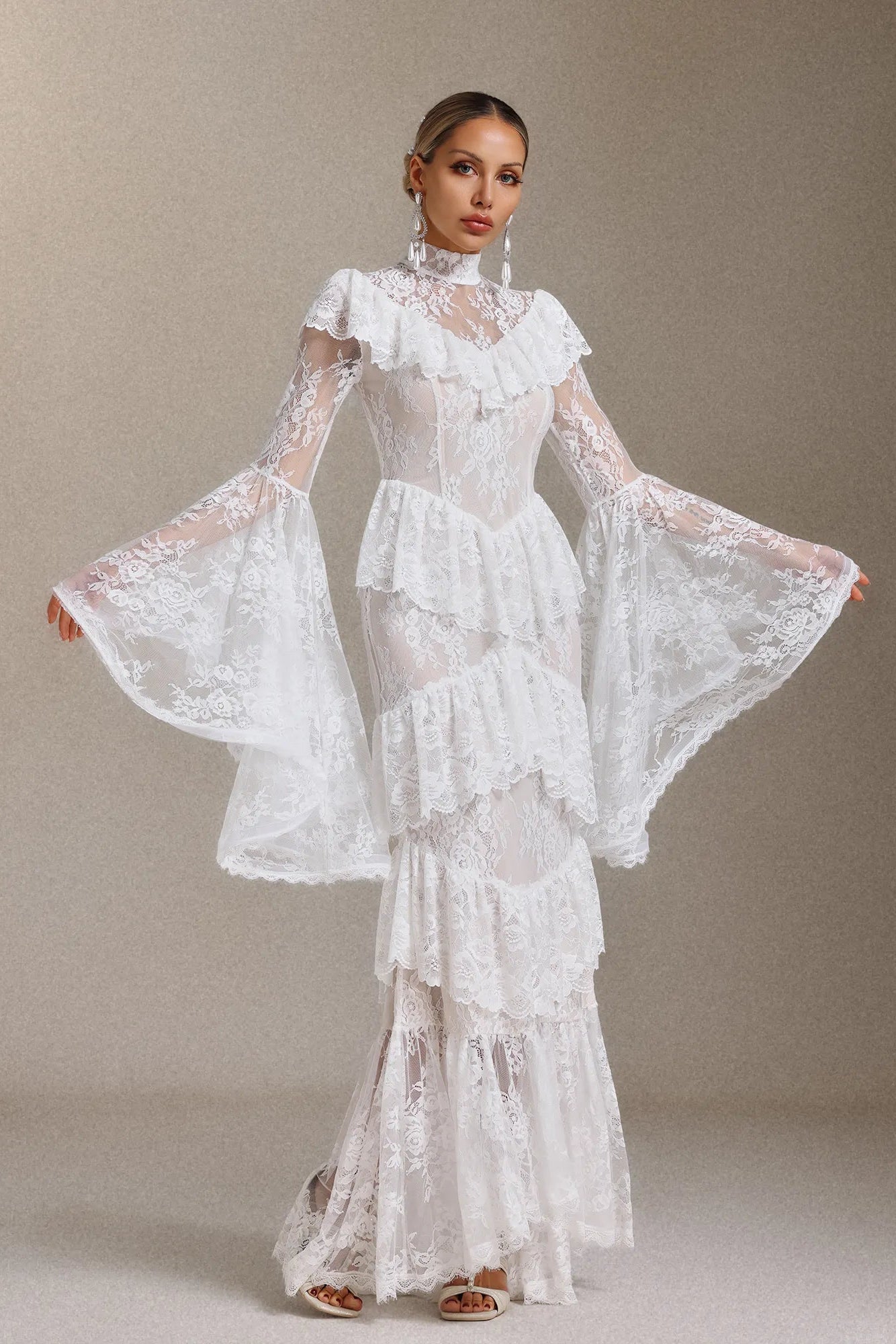 Malvina Volanlı Dantel Uzun Elbise