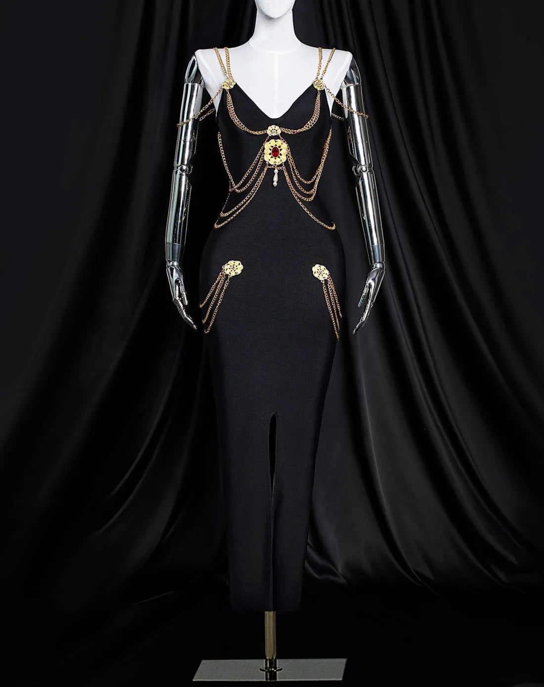 Metal Süslemeli Siyah Uzun Elbise