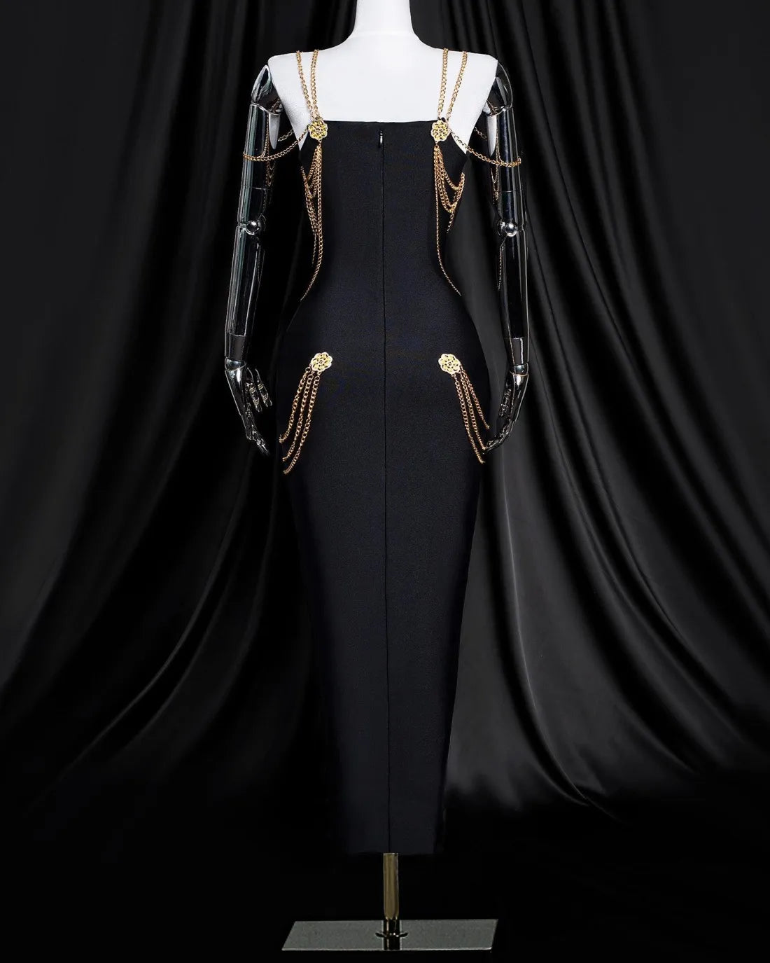 Metal Süslemeli Siyah Uzun Elbise