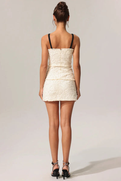 Emilia Kolsuz Fiyonklu Mini Elbise