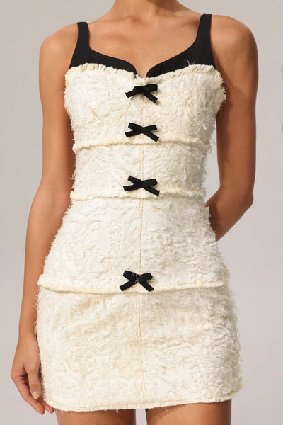 Emilia Kolsuz Fiyonklu Mini Elbise