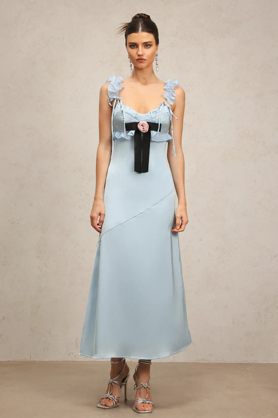 Vikiya Boyundan Bağlamalı Fırfırlı İlmek Uzun Elbise