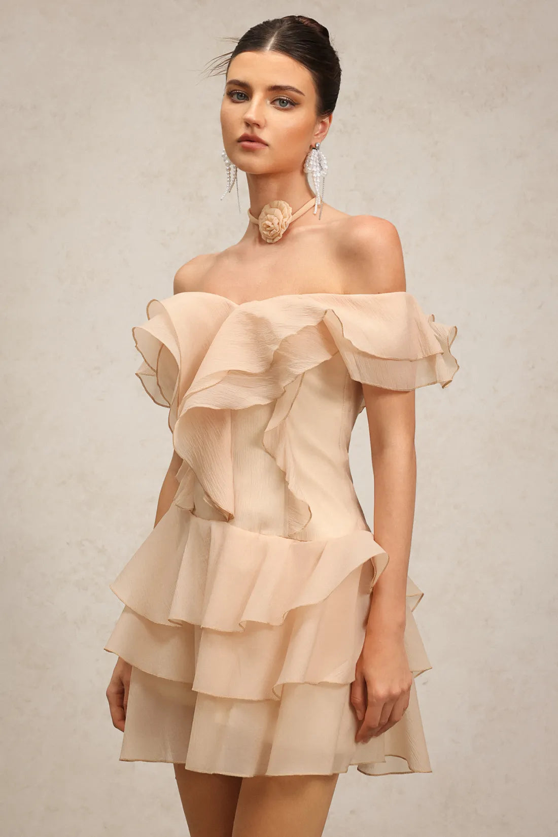 Quanne Omuz Açık Katmanlı Volanlı Mini Elbise