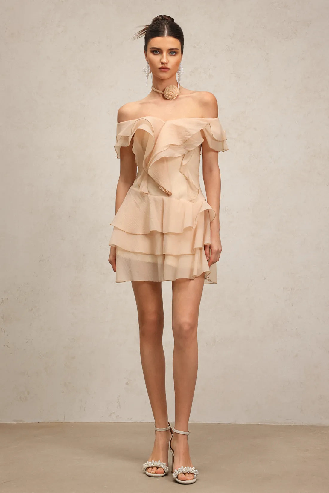 Quanne Omuz Açık Katmanlı Volanlı Mini Elbise