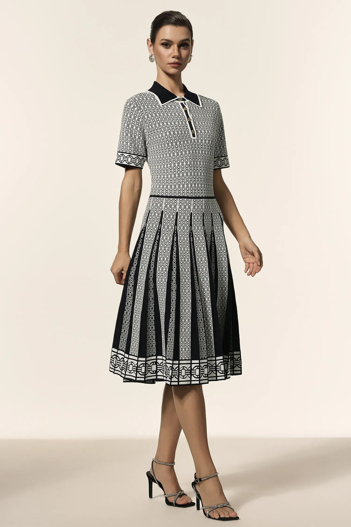 Reye Yaka Jakarlı Kıvrımlı Mini Elbise