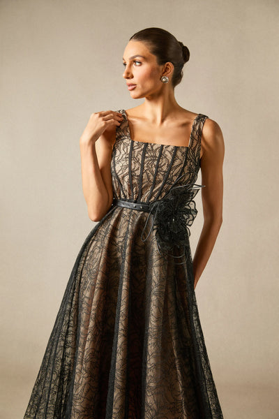 Mina Çiçekli Aplike Dantel Üstü Midi Elbise