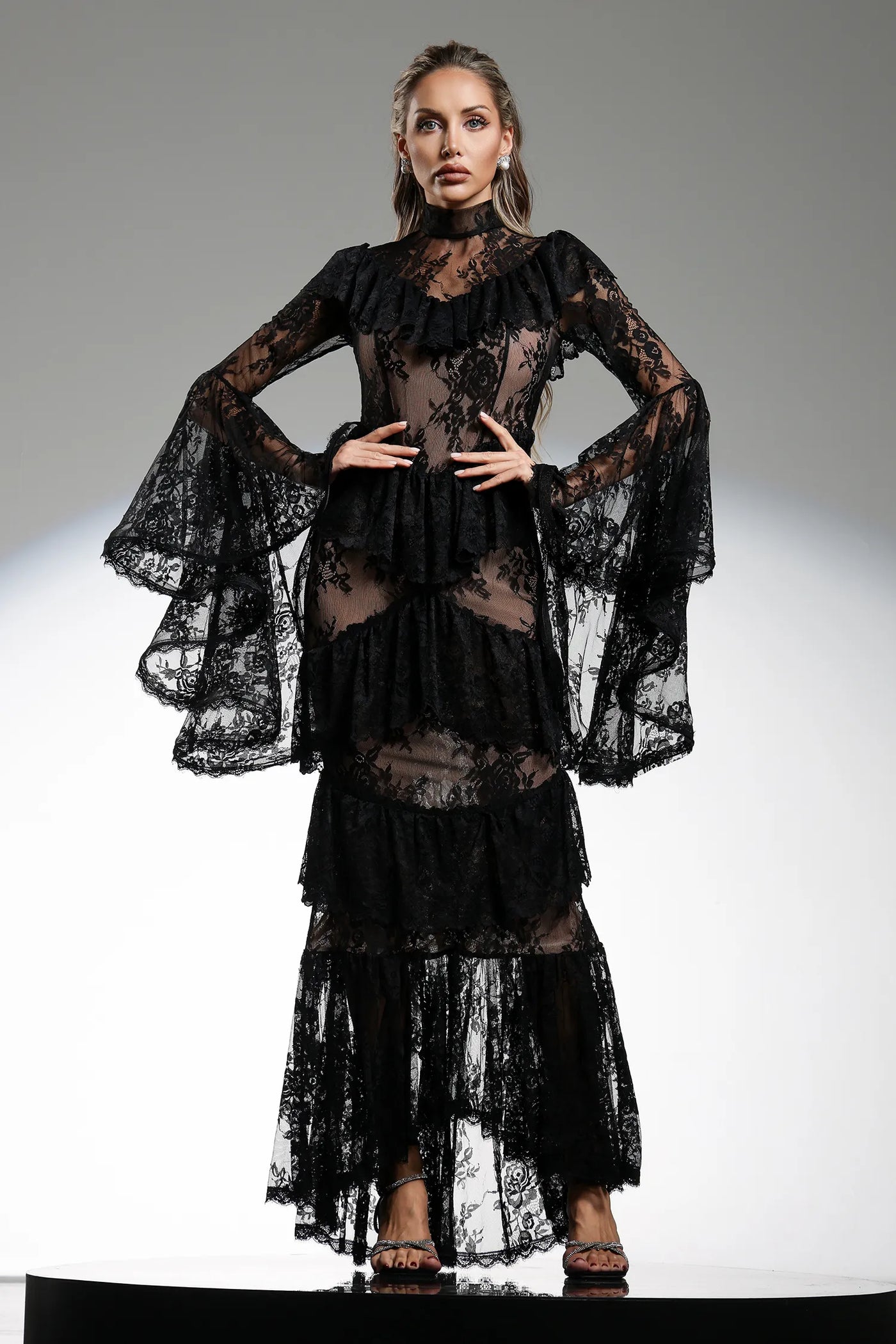 Malvina Volanlı Dantel Uzun Elbise