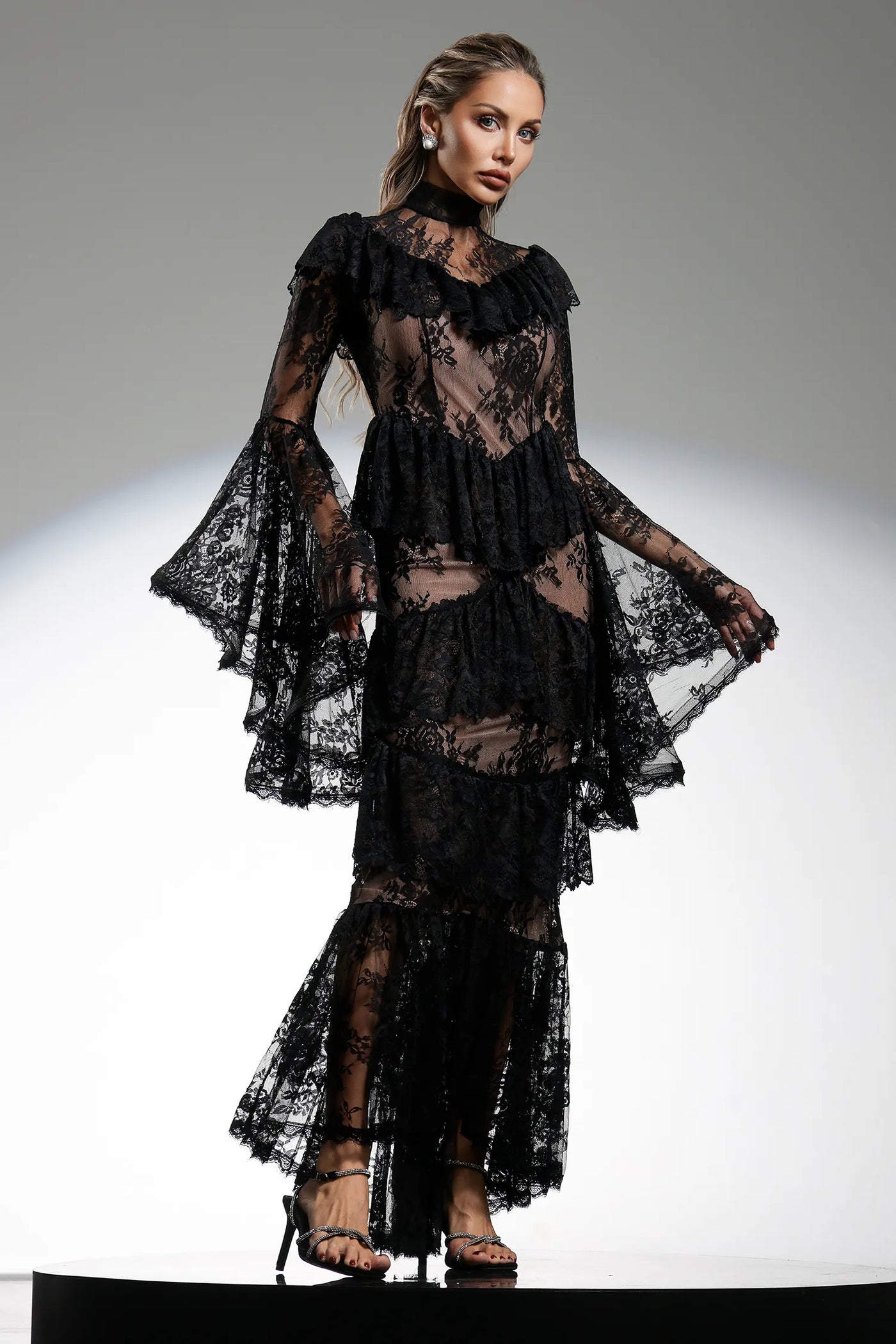 Malvina Volanlı Dantel Uzun Elbise