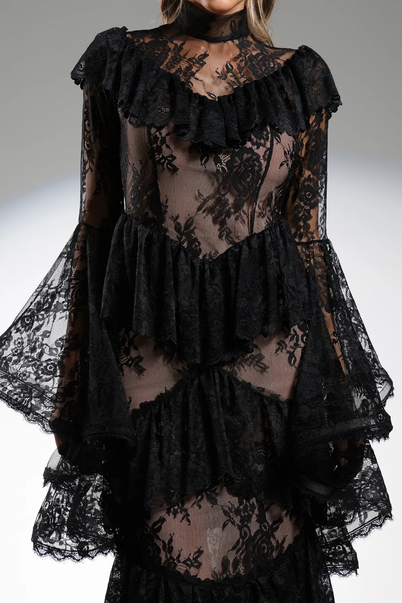 Malvina Volanlı Dantel Uzun Elbise