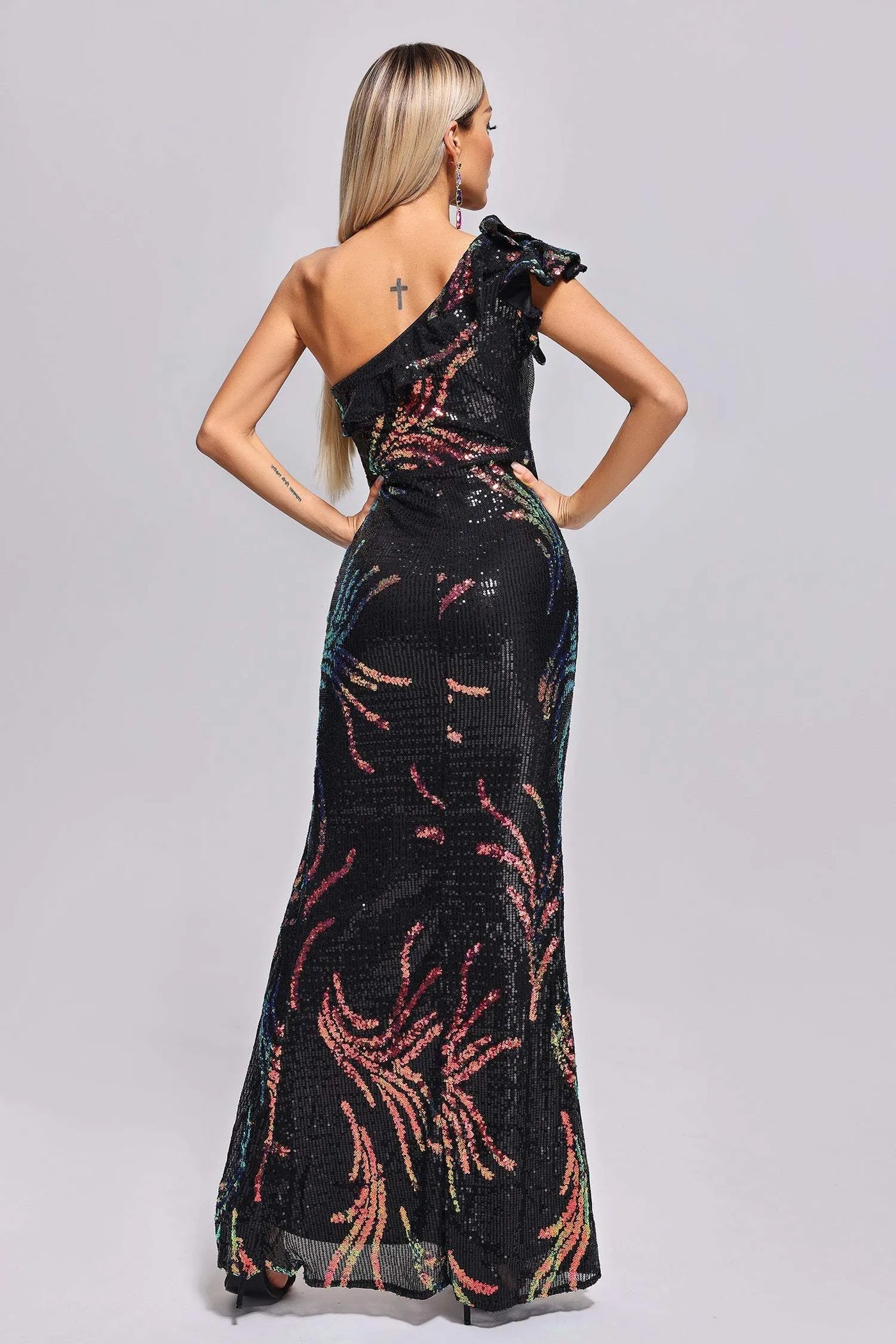 Shylynn Tek Omuz Yırtmaçlı Payetli Uzun Elbise